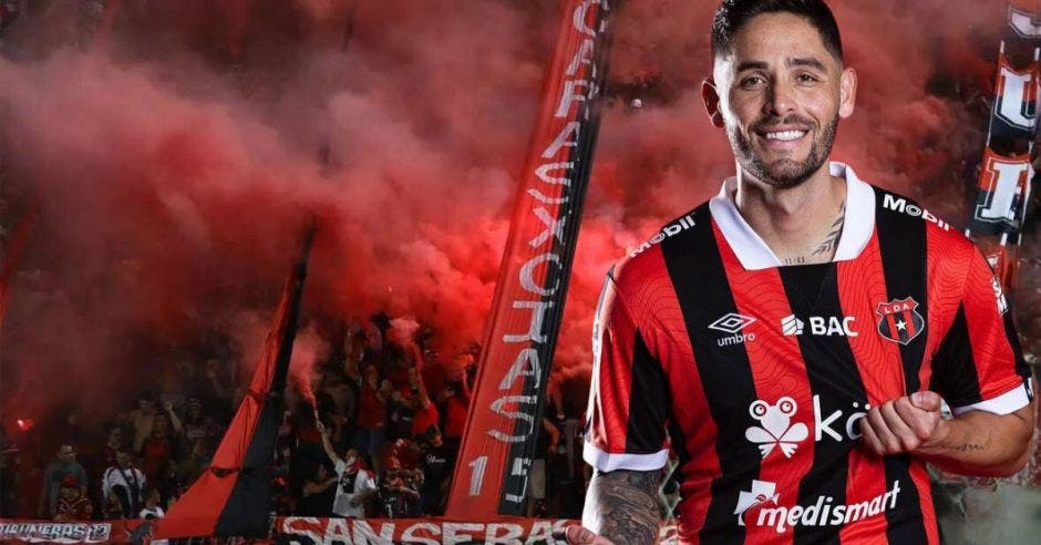 Moya regresó a su casa la Liga Deportiva Alajuelense.Canva/La República