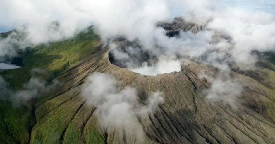 pasada media noche este sábado volcán rincón de la vieja registró actividad sísmica exhalaciones gases vapor agua mantienen coloso nivel naranja calificado como precaución expertos ovsicori