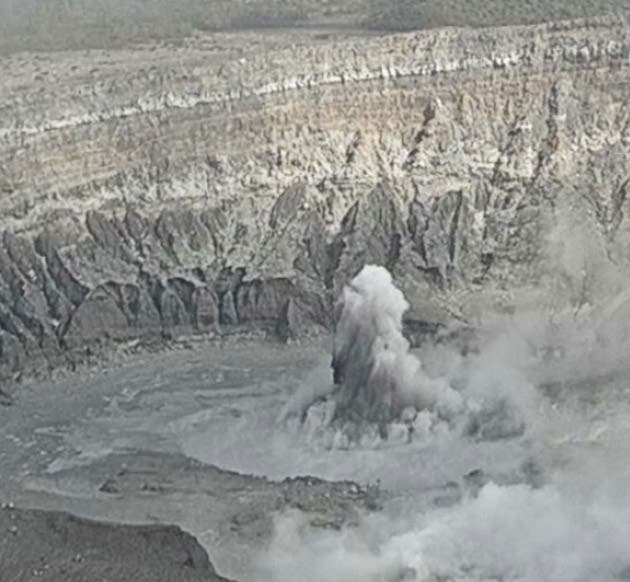 pasada media noche este sábado volcán rincón de la vieja registró actividad sísmica exhalaciones gases vapor agua mantienen coloso nivel naranja calificado como precaución expertos ovsicori