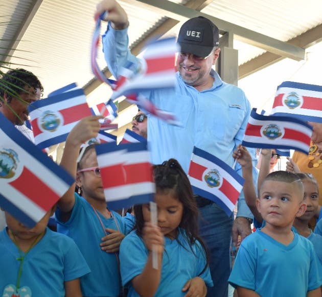 marimbas banderas inaugurado oficialmente curso lectivo escuela Bernardo Gutiérrez sardinal carrillo guanacaste mensaje presidente República Rodrigo Chaves 665 estudiantes preescolar primaria institución educativa