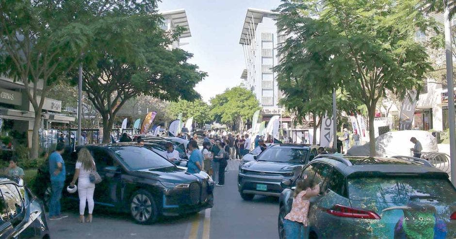 El Festival Ciudadano de Movilidad Eléctrica Escazú 2024 tendrá mucha información sobre vehículos eléctricos, cargadores, créditos y seguros, además de charlas educativas y entrega de reconocimientos.