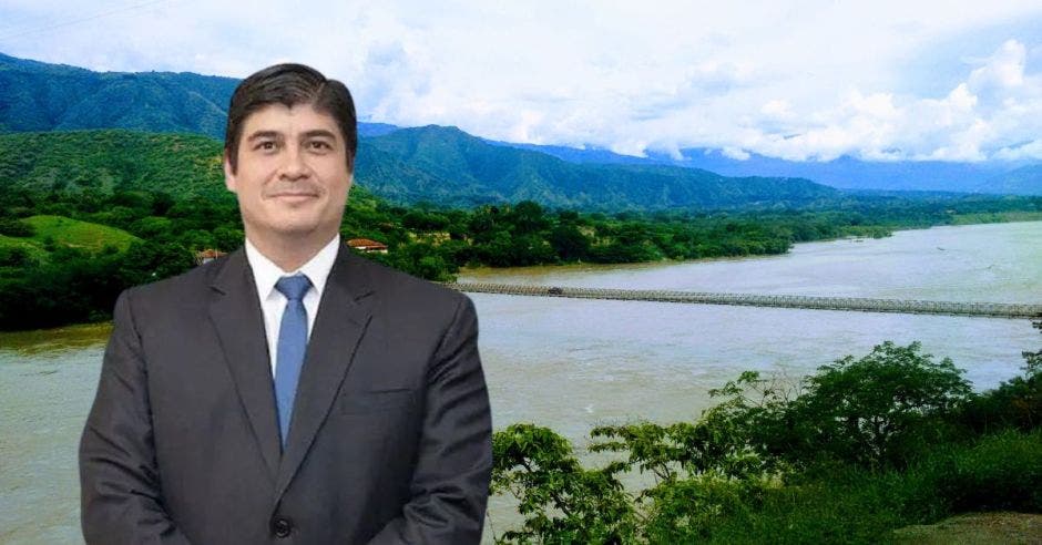 Carlos Alvarado