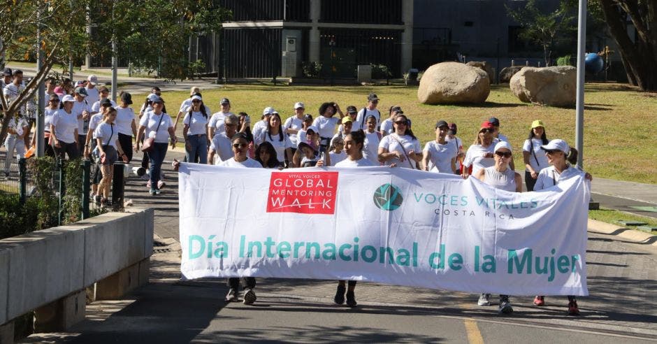 Este sábado 9 de marzo la caminata saldrá de Avenida Escazú.Canva/La República