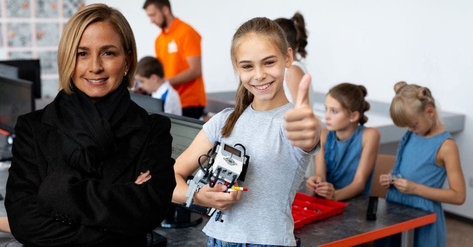 empresas tecnología desempeñan papel importante eliminación barreras económicas educativas esfuerzos poco sirven si no hay ruta definida robusta mujeres entrando carreras sectores ineke geesink directora microsoft latinoamérica