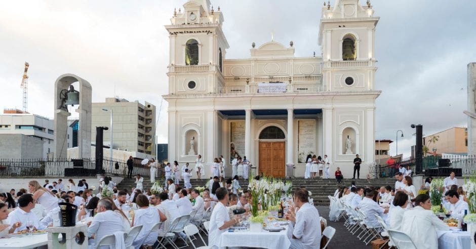 Diner en Blanc