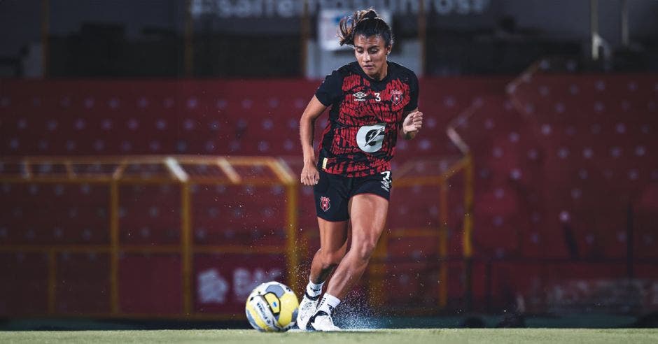 Un club tico podrá competir en la Copa de Campeones de Concacaf Femenino. LDA/La República