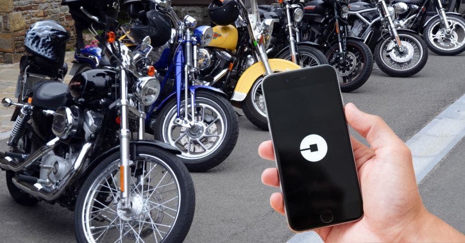 Todos los viajes de Uber Moto cuentan con el estándar de seguridad de Uber y tendrán a su disponibilidad más de 40 herramientas de seguridad.  Canva/La República.