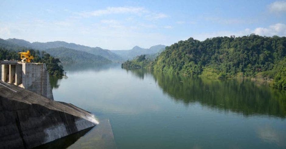 Embalse de Arenal.