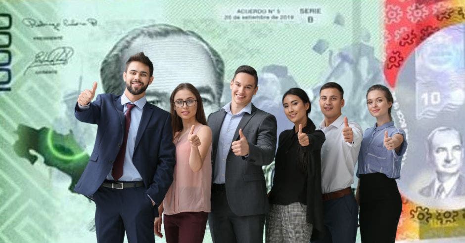El ajuste aplica al salario base de los funcionarios activos. El monto mensual oscila entre ¢7.500 y ¢8.750, más lo correspondiente a pluses salariales, según cada caso. Cortesía/La República