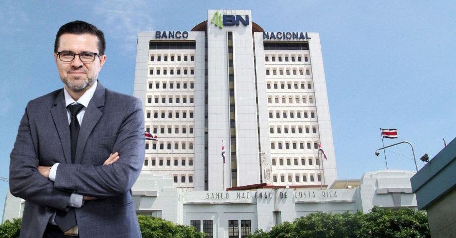Adrián Salazar