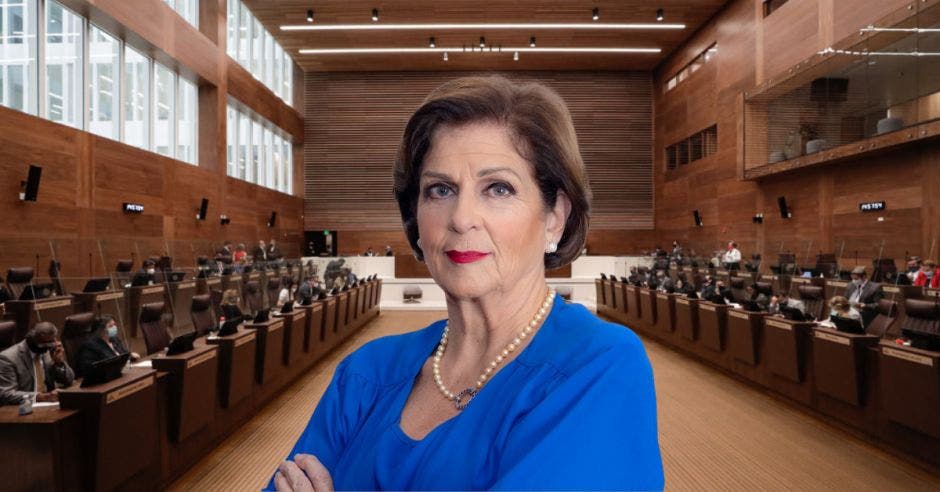 “Las encuestas lo confirman: repudian a un congreso vagabundo, politiquero, que no trabaja para las mayorías más necesitadas de este país”, dijo Pilar Cisneros, jefa de fracción del oficialismo. Cortesía/La República