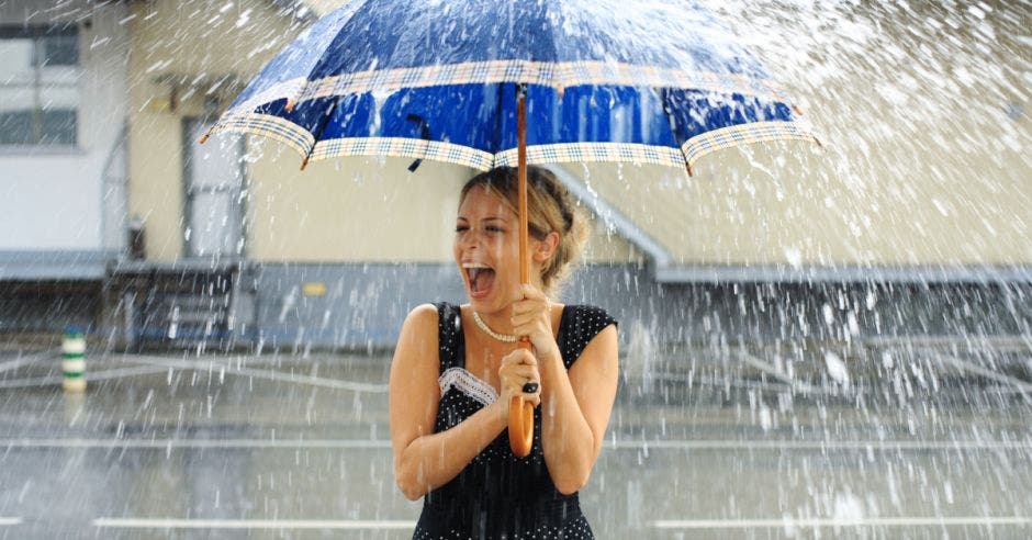 A esta hora ya llueve en San José; sin embargo, para la tarde se esperan lluvias más intensas, de acuerdo con el parte meteorológico más reciente. Cortesía/La República.