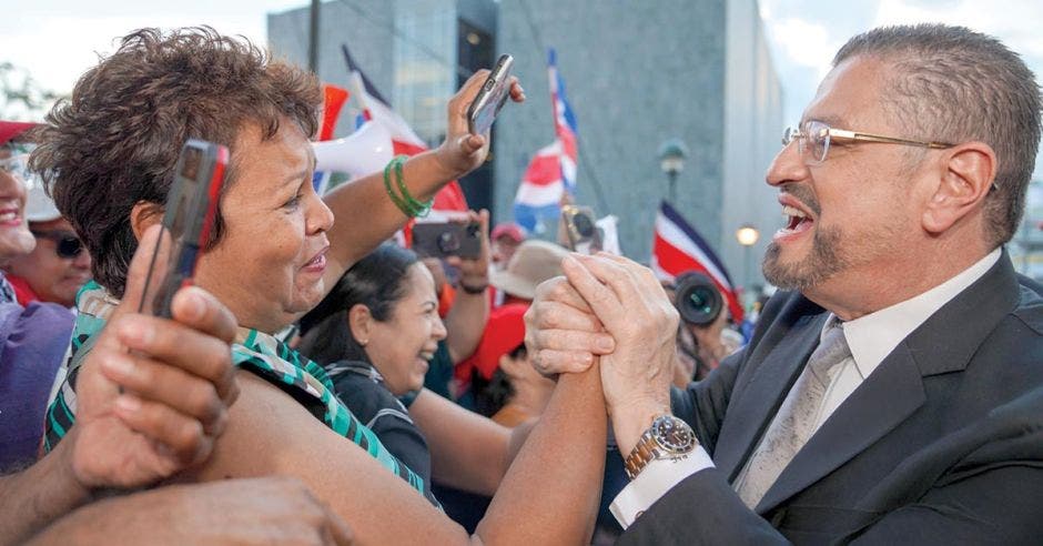 El presidente Rodrigo Chaves está evaluando la posibilidad de renunciar al cargo para postularse como diputado en el periodo 2026-2030. Cortesía/La República.
